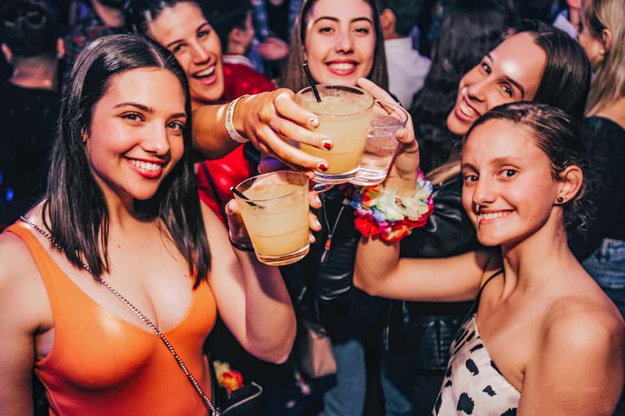 Sydney: Big Night Out Pub Crawl with Local Party Hosts - Games and prizes: the secret sauce for meeting people