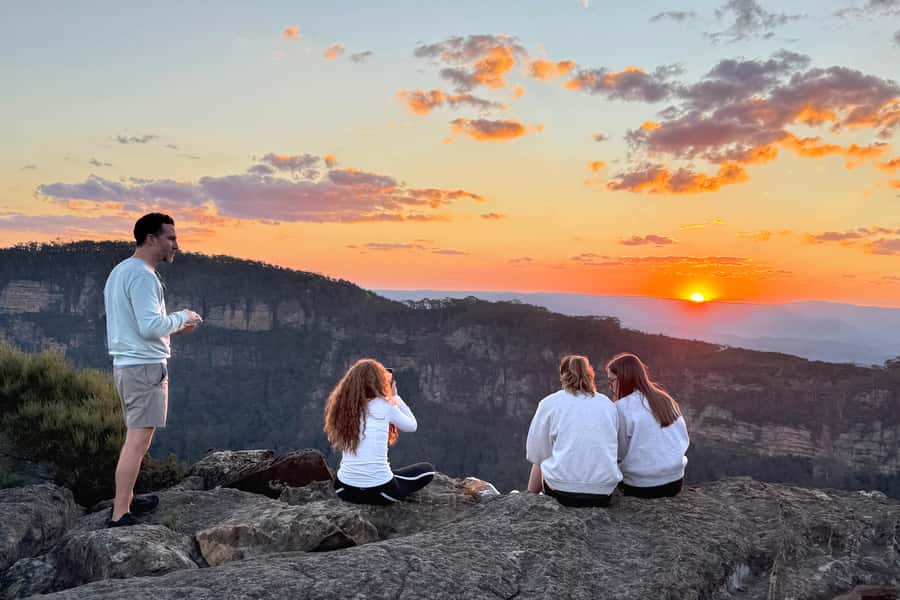 Sydney: Blue Mountains Kangaroos, Wilderness and Sunset Tour - Sublime Point Lookout: the lunch moment with mountain air