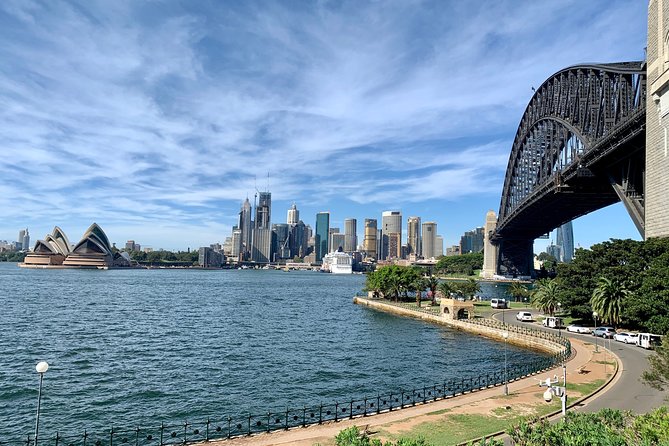 Sydney City, Harbour & Bondi Private Tour, with Airport pick up or drop off - Comfort, cleanliness, and handling a busy morning in Sydney heat