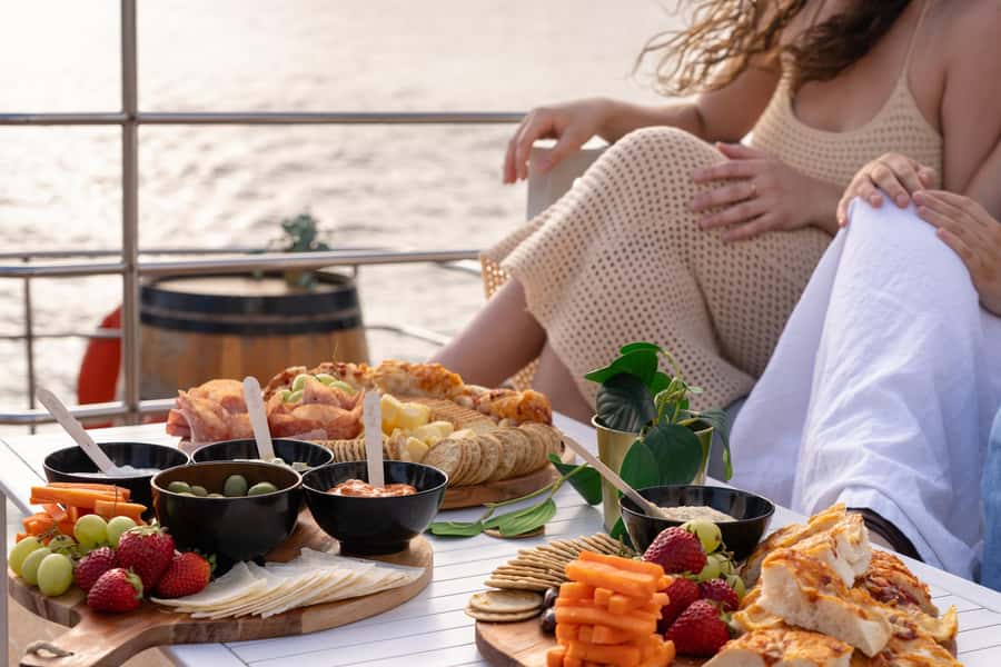 Sydney: Golden Glow Sunset Harbour Cruise with 1 Drink - Why the Golden Glow Feels Better From a Catamaran