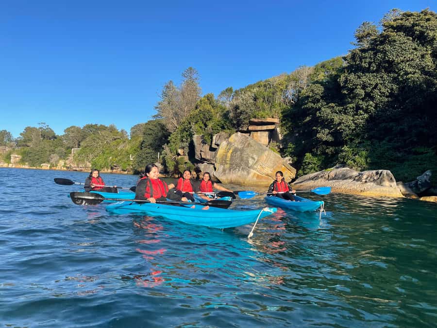 Sydney: Guided Kayak Tour of Manly Cove Beaches - The land break: juice, snacks, and learning the story