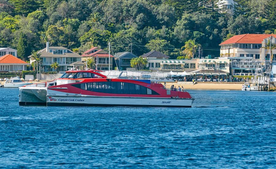 Sydney: Hop-on Hop-off Harbour Cruise with Commentary - Taronga Zoo stop: wildlife time, with zoo hours to keep in mind