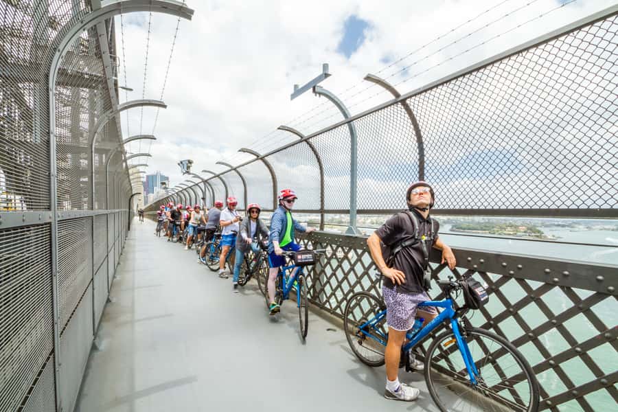 Sydney: Iconic Sights 4-Hour Bike Tour - Hyde Park, the ANZAC War Memorial, and Chinatown on wheels