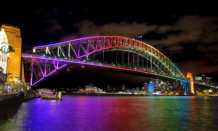 Sydney: Premium Catamaran Vivid Cruise with Welcome Drink - Key things to know before you go