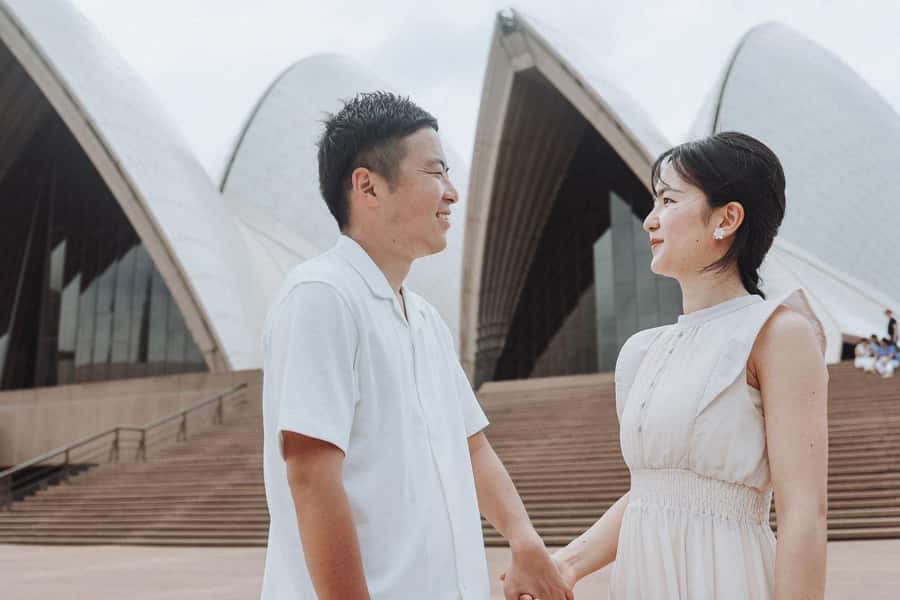 Sydney: Private Photoshoot outside the Opera House - Where the photographer meets you and how coordination works