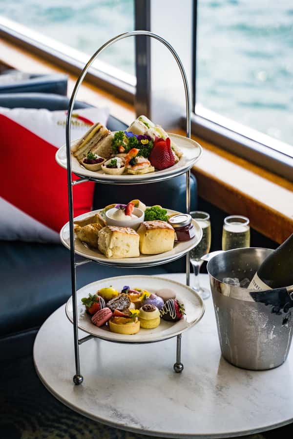 Sydney: Relaxing High Tea Cruise on Sydney Harbour - Seating and photo tips: window seats, noise, and glare