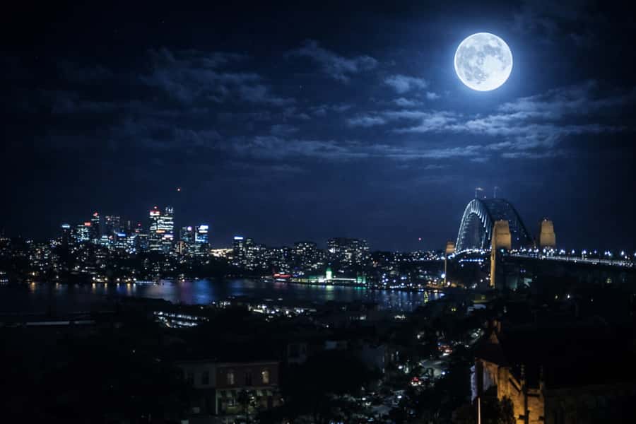 Sydney: Spirits of the Rock and Dark Past Walking Tour - Observatory Hill night views, plus the reality of urban noise