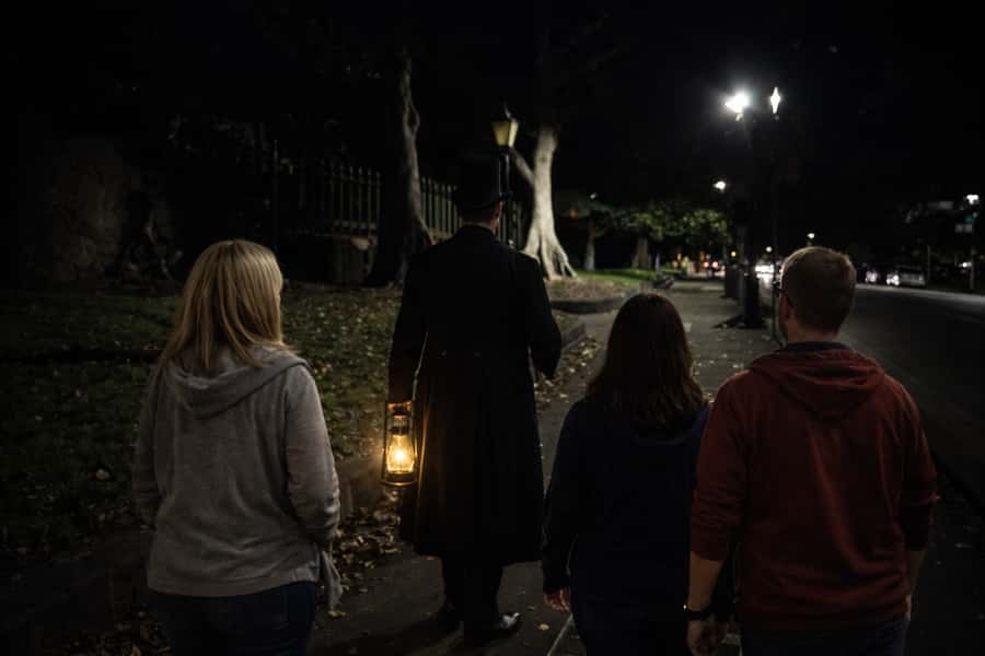 Sydney: Spirits of the Rock and Dark Past Walking Tour - Meeting outside Observer Hotel and settling into the 90-minute rhythm