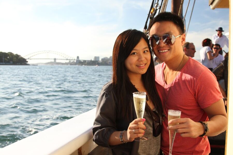 Sydney: Tall Ship Harbour Twilight Dinner Cruise - Fort Denison, Garden Island, and Luna Park at night mode