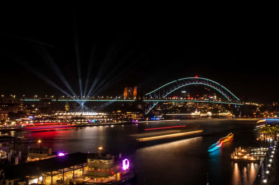 Sydney: Vivid Festival of Light Harbor Cruise with Dinner - Why this VIVID harbour cruise works so well