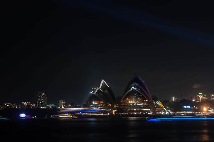 Sydney: Vivid Festival of Light Harbor Cruise with Dinner - The VIVID sights you will see along Sydney Harbour