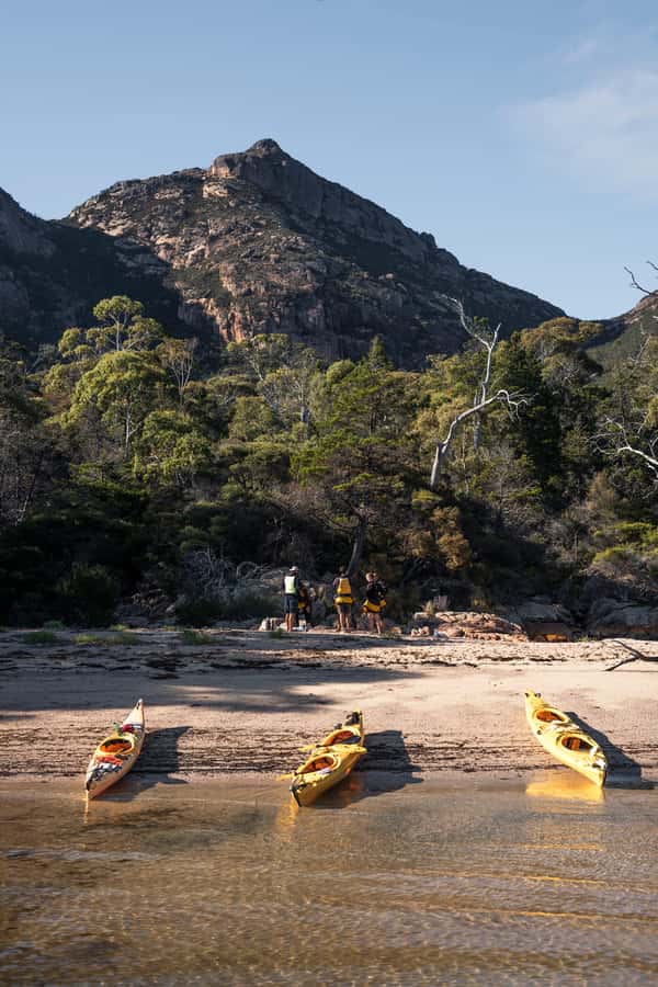 The Freycinet Paddle Kayak Tour - Getting from the car park to the beach: what the start is really like