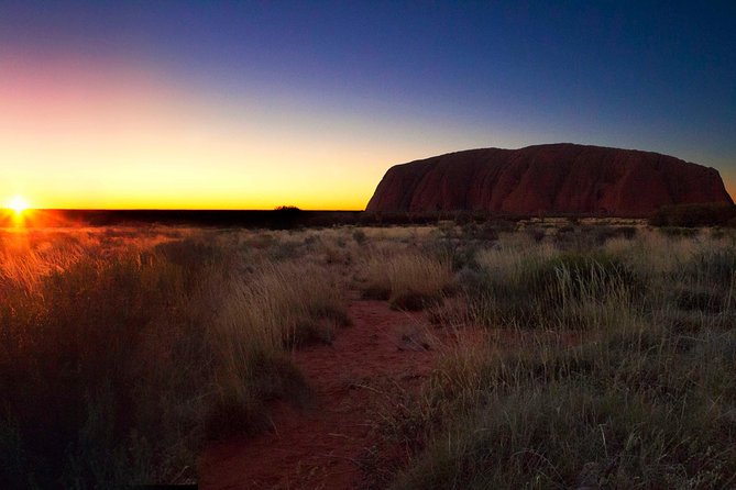 Uluru (Ayers Rock) Sunset Tour - How “Tour Guide Commentary” Plays Out in Real Life