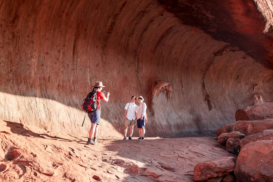 Uluru: Guided Walking Tour at Sunrise with Light Breakfast - What to pack for a long, early walk in the desert