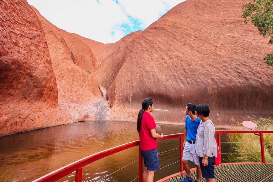 Uluru: Guided Walking Tour at Sunrise with Light Breakfast - Price and value: what your $140 really pays for
