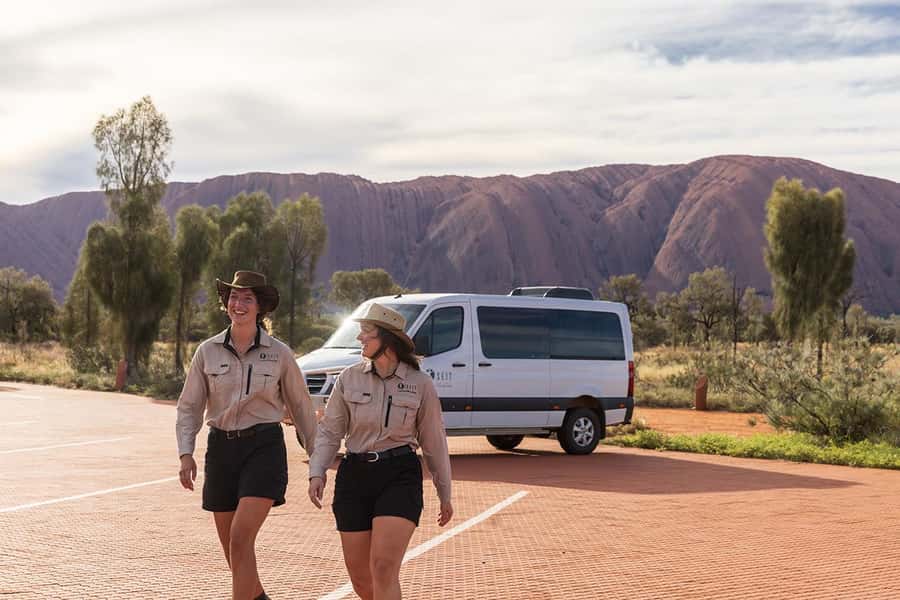 Uluru: Small Group Sunset Tour with Sparkling Wine - Small-Group Sunset Tour: Why Fewer People Improves the Whole Evening