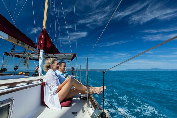 Whitsundays Sunset Sailing Cruise - The two hour sailing arc, from bay views to twilight return