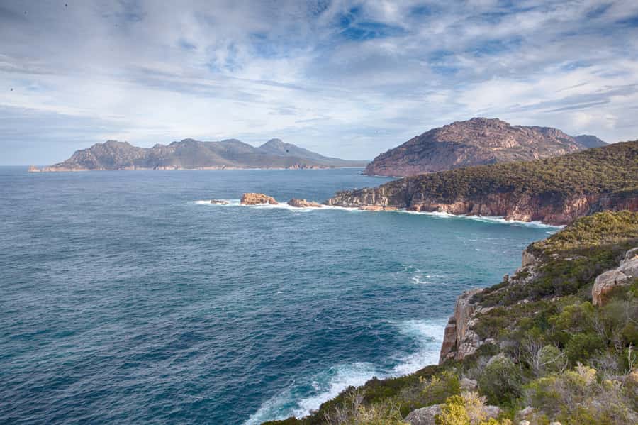 Wineglass Bay & Freycinet National Park Day Trip from Hobart - Lunch time: seafood at the Freycinet Marine Farm area