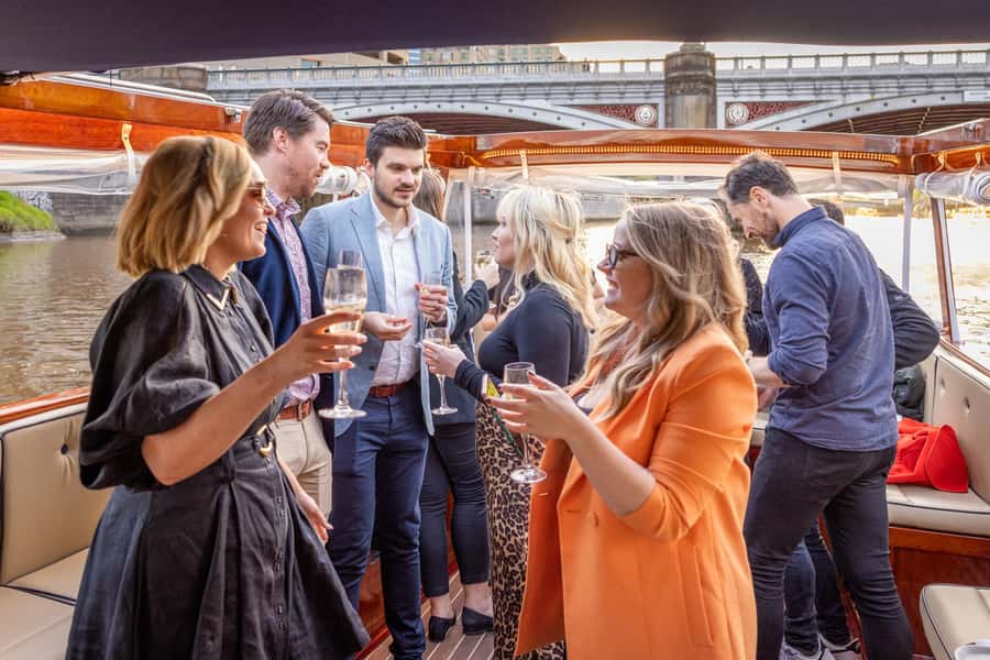 Yarra River: 1.5-Hour Scenic Sunset Public Cruise - The onboard guide and commentary: what you can realistically expect